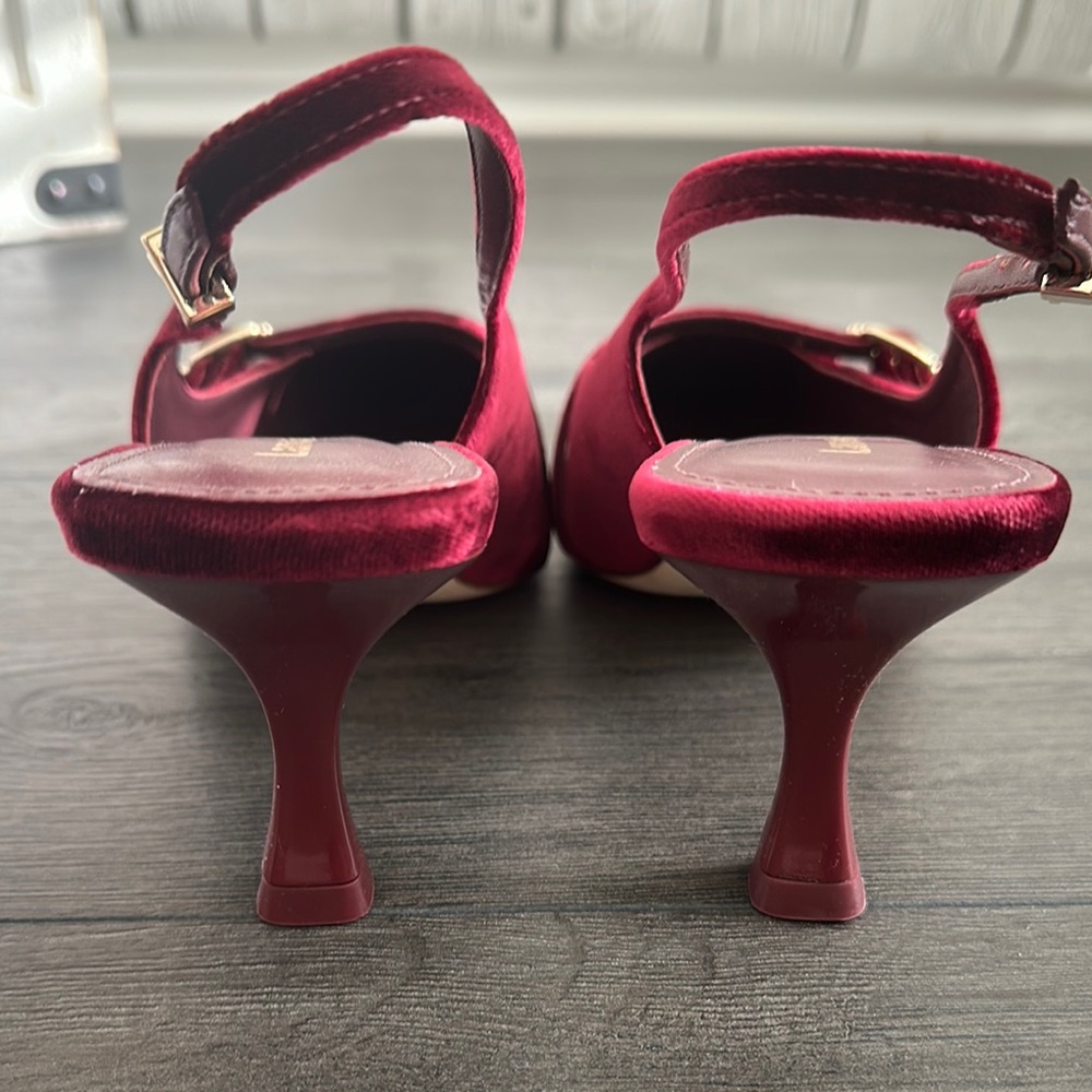 Larroude Ines Pump In Wine Velvet - Picture 7 of 11